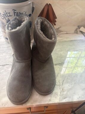UGG Classic Short Boots in Gray